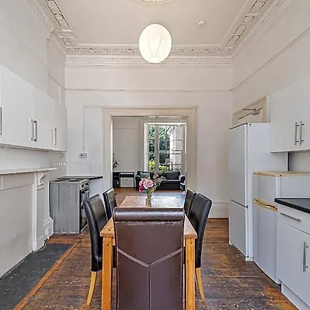 Отель No 4 Georgian Shared House - By Clifton Short Lets Бристоль