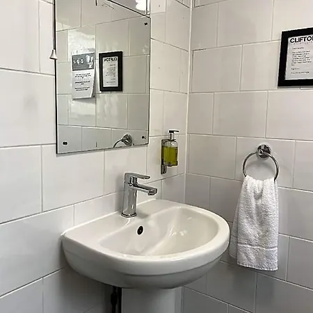 No 4 Georgian Shared House - By Clifton Short Lets 2*